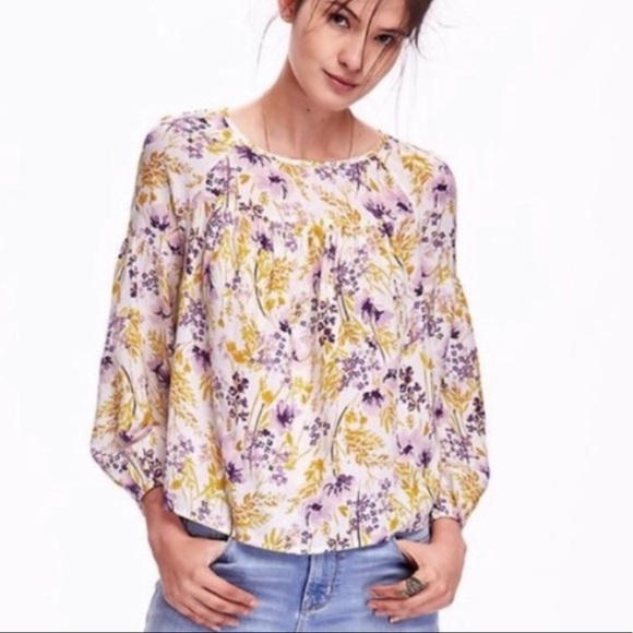 Old Navy Tops - 🔴 4/$15 Old Navy floral peasant top sz S in EUC